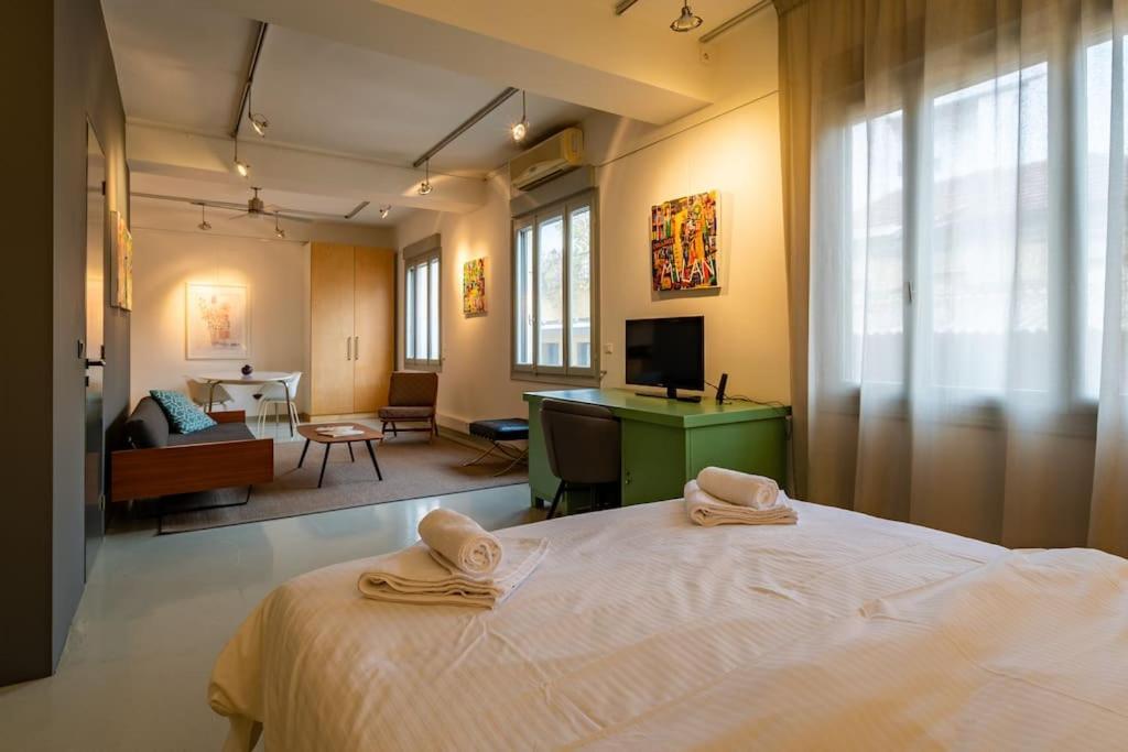 Artistic Spacious Studio Apartment Next To Metro Monastiraki Athén Kültér fotó