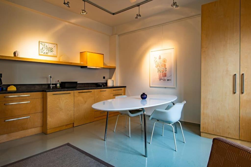 Artistic Spacious Studio Apartment Next To Metro Monastiraki Athén Kültér fotó
